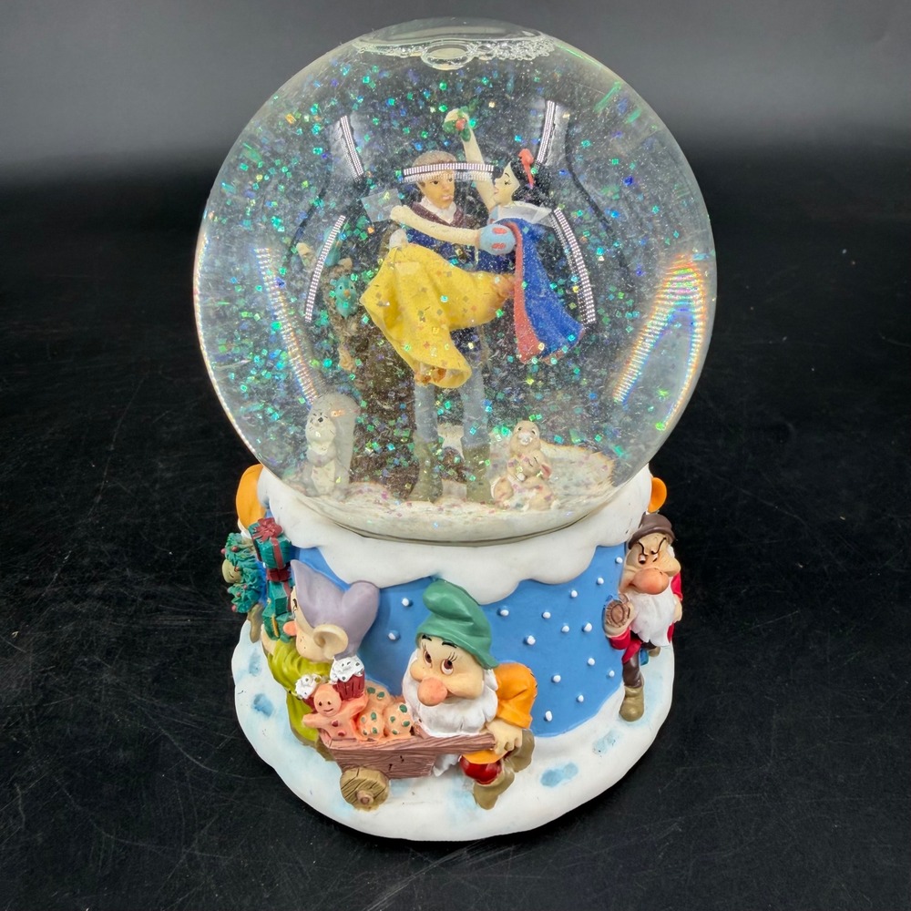 Disney Snow White Seven Dwarfs Musical Snow Globe Enesco Christmas We Wish You A